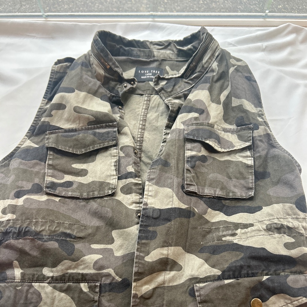 Love tree camo vest